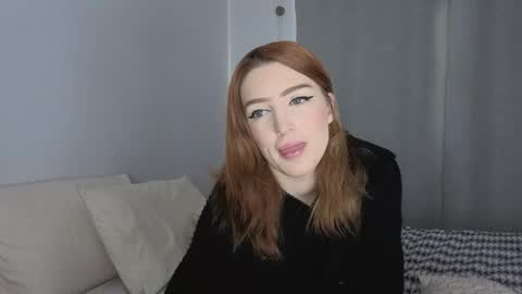 Snapshot of mishymoon chatting on 05.05.26 Elora online show from 05.05.26