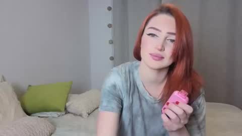 Snapshot of mishymoon chatting on 05.10.26 Elora online show from 05.10.26