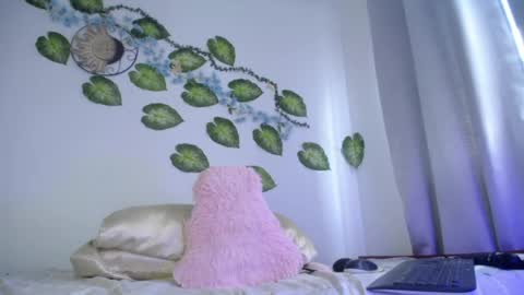 Snapshot of miss__saenz chatting on 04.16.26 online show from 04.16.26
