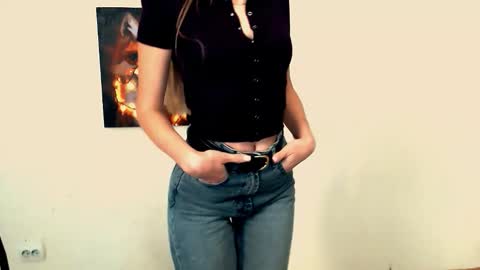 Snapshot of miss_angelina_ chatting on 09.19.25 Angelina online show from 09.19.25