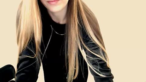 Snapshot of miss_angelina_ chatting on 09.23.25 Angelina online show from 09.23.25