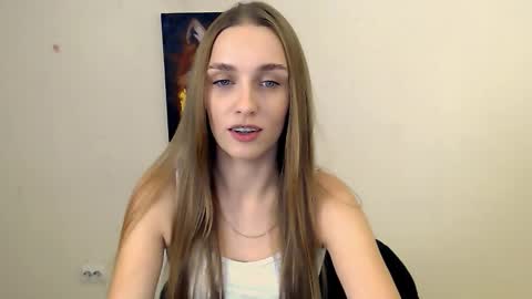 Snapshot of miss_angelina_ chatting on 10.01.25 Angelina online show from 10.01.25