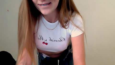 Snapshot of miss_angelina_ chatting on 10.16.25 Angelina online show from 10.16.25