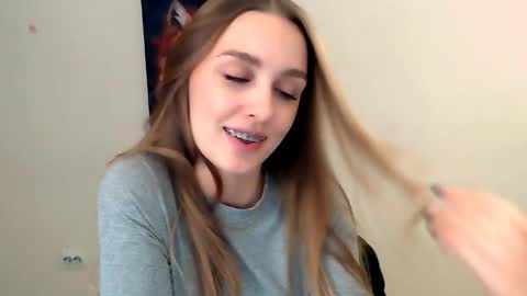 Snapshot of miss_angelina_ chatting on 10.17.25 Angelina online show from 10.17.25