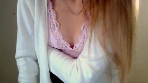 Snapshot of miss_angelina_ chatting on 10.22.25 Angelina online show from 10.22.25