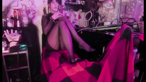 Snapshot of miss_asmodeus chatting on 10.14.25 missAsmodeus online show from 10.14.25