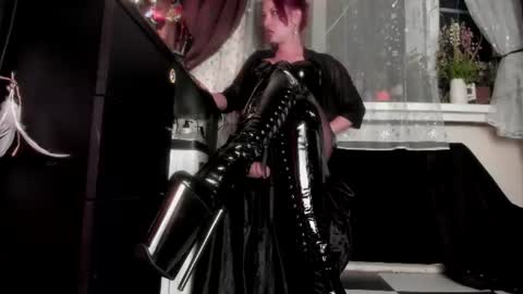 Snapshot of miss_asmodeus chatting on 06.20.26 missAsmodeus online show from 06.20.26