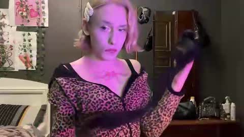Snapshot of miss_barbie1 chatting on 06.11.26 Anya online show from 06.11.26