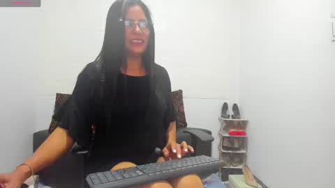 Snapshot of miss_clarepocahose chatting on 06.12.26 Clare PocaHose online show from 06.12.26