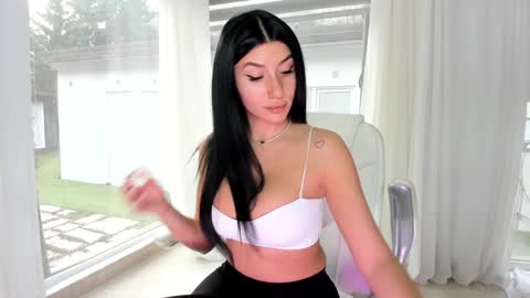 Snapshot of miss_diamond__ chatting on 02.04.25 miss_diamond__ online show from 02.04.25