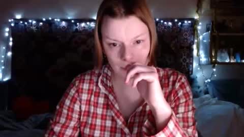 Snapshot of miss_elistia_ chatting on 01.04.25 Elis online show from 01.04.25