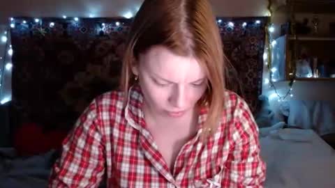 Snapshot of miss_elistia_ chatting on 01.06.25 Elis online show from 01.06.25