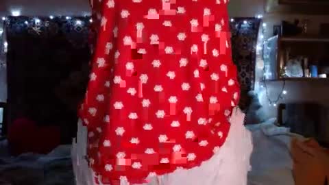 Snapshot of miss_elistia_ chatting on 01.24.25 Elis online show from 01.24.25