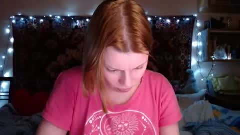 Snapshot of miss_elistia_ chatting on 01.28.25 Elis online show from 01.28.25