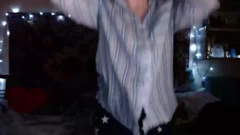 Snapshot of miss_elistia_ chatting on 02.14.25 Elis online show from 02.14.25