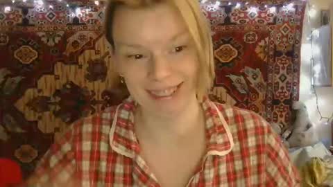 Snapshot of miss_elistia_ chatting on 10.07.25 Elis online show from 10.07.25