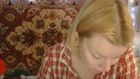Snapshot of miss_elistia_ chatting on 10.17.25 Elis online show from 10.17.25