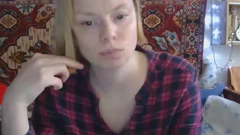 Snapshot of miss_elistia_ chatting on 04.10.26 Elis online show from 04.10.26