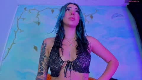 Snapshot of miss_evans_ chatting on 11.10.25 miss_evans_ online show from 11.10.25