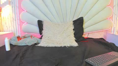 Snapshot of miss_evans_ chatting on 01.06.26 miss_evans_ online show from 01.06.26