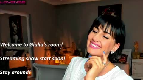 Miss Giulia online show from 04.19.26