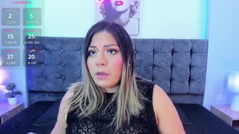 Snapshot of miss_horney chatting on 10.19.25 miss_horney online show from 10.19.25