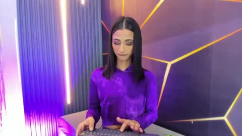 Snapshot of miss_isa19 chatting on 05.13.26 miss_isa19 online show from 05.13.26
