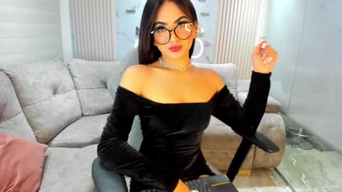 Snapshot of miss_ivyy chatting on 03.12.25 miss_ivyy online show from 03.12.25
