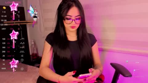 Snapshot of miss_ivyy chatting on 10.13.25 miss_ivyy online show from 10.13.25