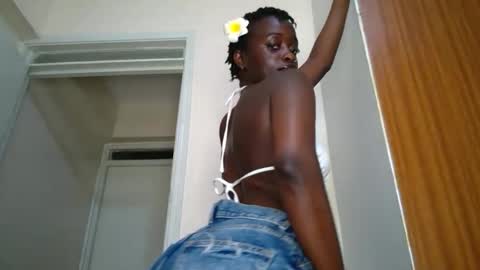 Snapshot of miss_jamilla255 chatting on 11.05.25 SensuElle WHAT I DONT SHOW HERE... YOULL ONLY SEE IN PRIVATE online show from 11.05.25