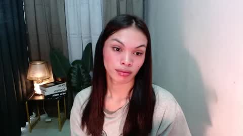 Snapshot of miss_jhes chatting on 12.13.25 Jhes online show from 12.13.25