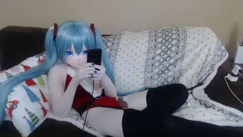 Snapshot of miss_kigu_miku chatting on 12.14.24 Miku online show from 12.14.24