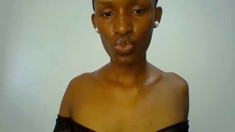 Snapshot of miss_kiki7 chatting on 10.11.25 kiki online show from 10.11.25