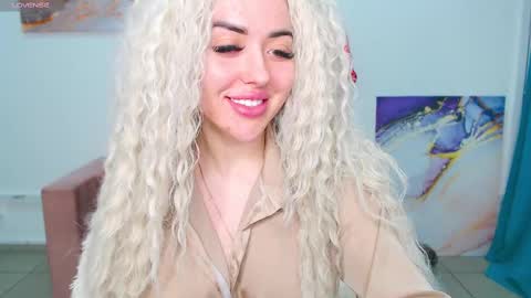 Snapshot of miss_kiten chatting on 02.19.25 miss_kiten online show from 02.19.25