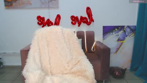 Snapshot of miss_kiten chatting on 02.25.25 miss_kiten online show from 02.25.25