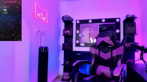 Snapshot of miss_kittyn chatting on 02.25.26 Miss Kittyn online show from 02.25.26