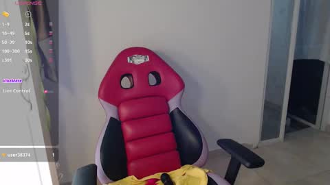 ly independent model online show from 10.02.25