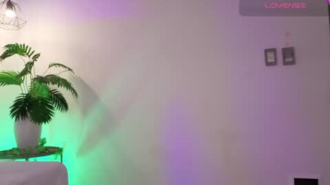 Snapshot of miss_lyra chatting on 04.21.26 online show from 04.21.26