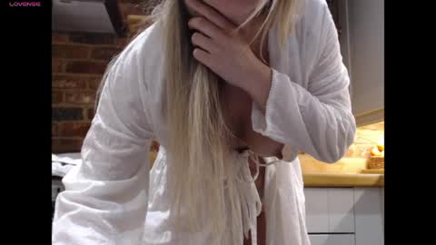 Snapshot of miss_married chatting on 04.17.26 Anna online show from 04.17.26