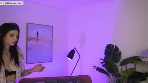 Snapshot of miss_meii chatting on 11.14.25 Alejandra online show from 11.14.25