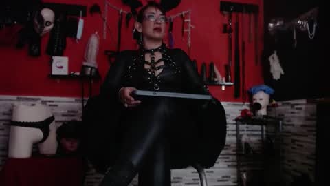 Snapshot of miss_mirandaa chatting on 10.19.25 Mistress Miranda online show from 10.19.25