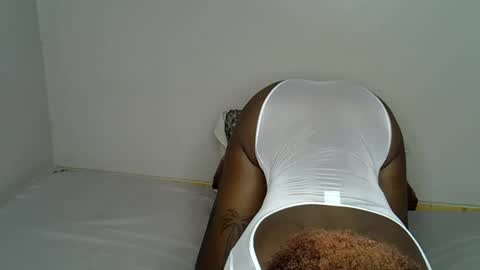 Snapshot of miss_pretty1 chatting on 12.16.25 miss_pretty1 online show from 12.16.25