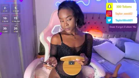 Snapshot of miss_west chatting on 02.12.25 Tay Tay Independent Model online show from 02.12.25