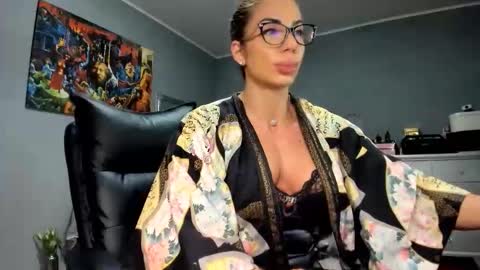 Alesyamuscledoll online show from 11.28.25