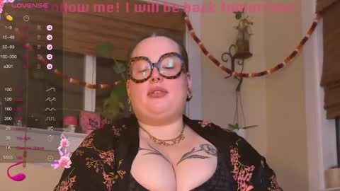 Snapshot of missbika chatting on 12.18.24 Miss Bika online show from 12.18.24