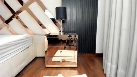 Sara Vanegas online show from 04.13.26