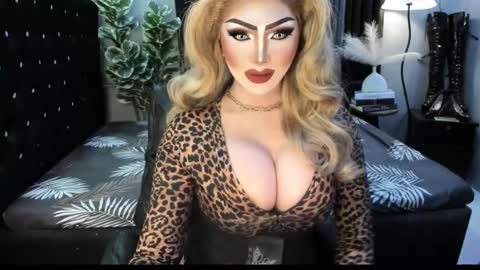 Snapshot of misschannel4sub chatting on 10.15.25 PRIESTESS CHANNEL online show from 10.15.25