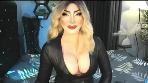 Snapshot of misschannel4sub chatting on 07.12.26 PRIESTESS CHANNEL online show from 07.12.26