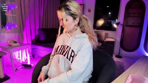 Snapshot of misschloe__ chatting on 01.03.25 Chloe freelance model Please your thumbs up are important online show from 01.03.25