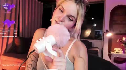 Snapshot of misschloe__ chatting on 02.18.25 Chloe freelance model Please your thumbs up are important online show from 02.18.25